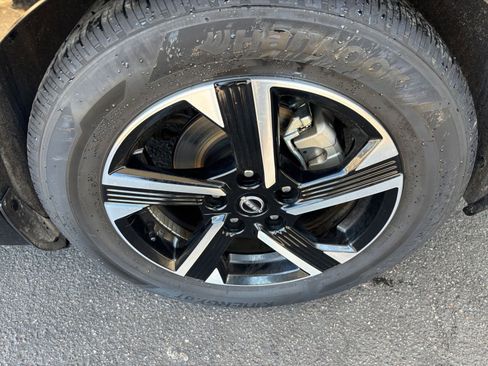 Used 2025 Nissan Sentra SV FWD image 30