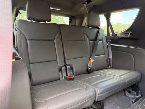 Used 2022 Chevrolet Suburban Z71 w/ Luxury Package AWD/4WD image 19