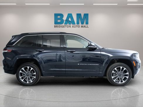 Used 2023 Jeep Grand Cherokee Overland AWD/4WD image 8