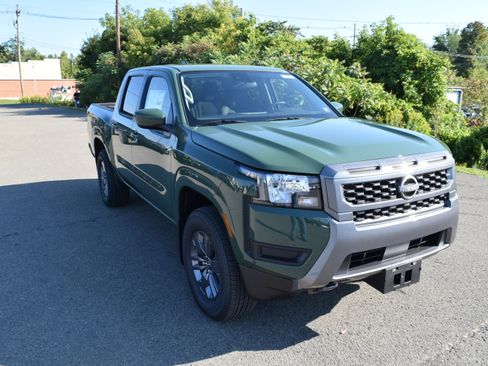 Used 2025 Nissan Frontier SV AWD/4WD image 4