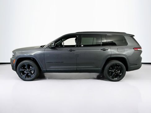 Used 2023 Jeep Grand Cherokee L Laredo image 8