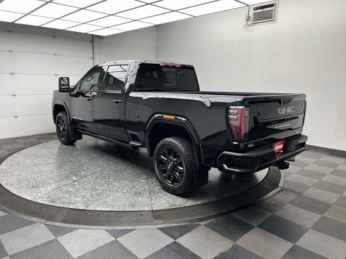 Used 2024 GMC Sierra 2500 AT4 w/ AT4 Premium Plus Package AWD/4WD image 2