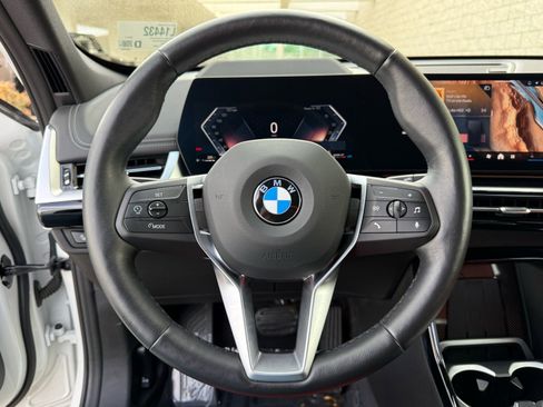 Used 2025 BMW X1 xDrive28i w/ Technology Package image 23