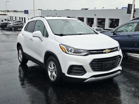 Used 2018 Chevrolet Trax LT w/ LT Convenience Package FWD image 4