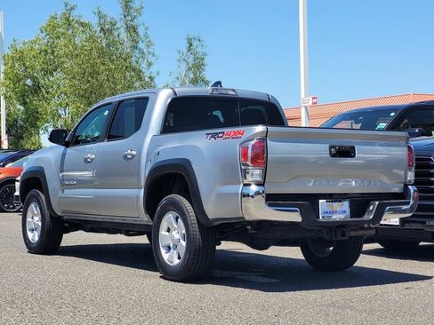 Certified 2022 Toyota Tacoma TRD Off-Road AWD/4WD image 8