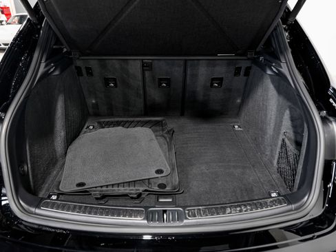 Used 2024 Porsche Macan image 46