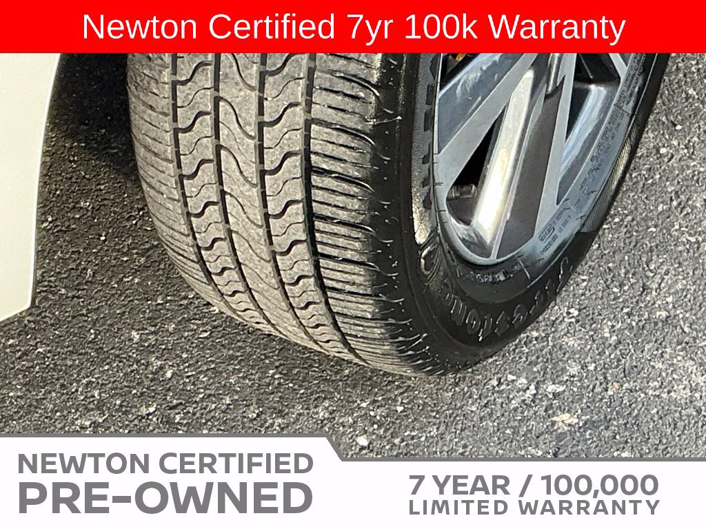 Used 2023 Nissan Versa SV FWD image 38