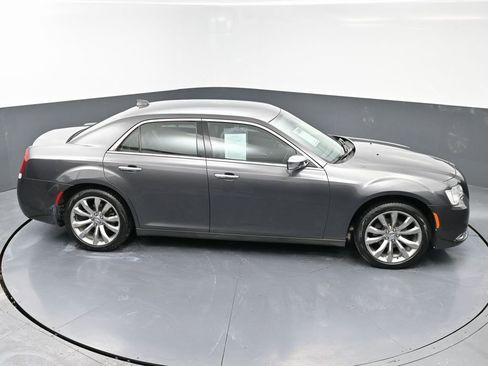 Used 2019 Chrysler 300 Limited image 47