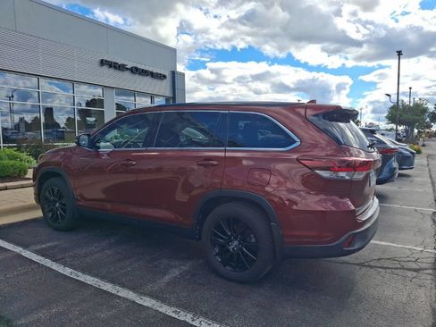 Used 2019 Toyota Highlander SE AWD/4WD image 2