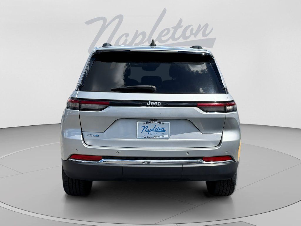 Used 2024 Jeep Grand Cherokee Limited 4xe AWD/4WD image 4