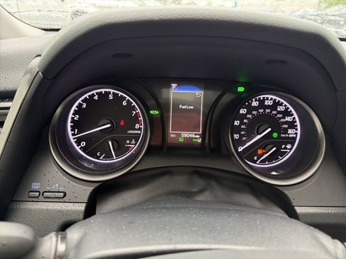 Used 2024 Toyota Camry SE w/ Cold Weather Package FWD image 9