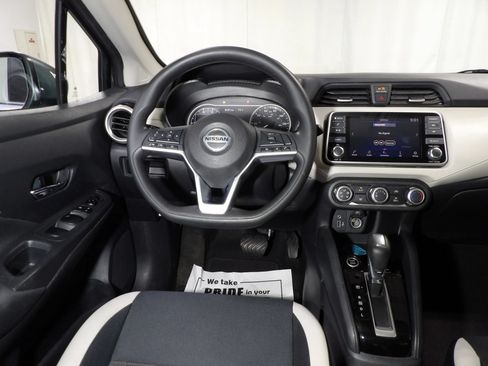 Used 2021 Nissan Versa SV FWD image 11