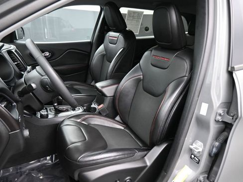 Used 2022 Jeep Cherokee Trailhawk image 14