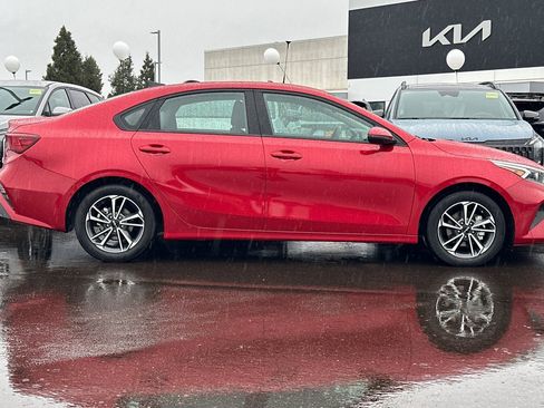 Used 2022 Kia Forte LXS w/ LXS Technology Package image 3