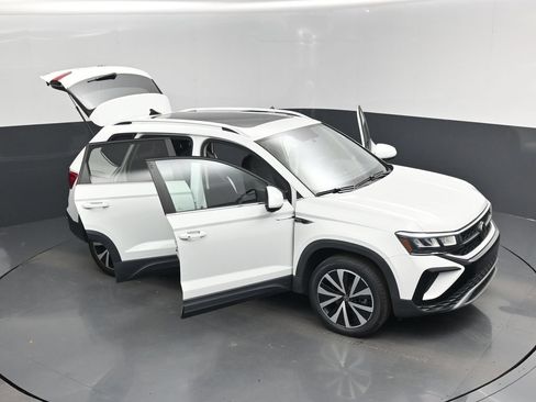 Used 2022 Volkswagen Taos SE FWD image 19