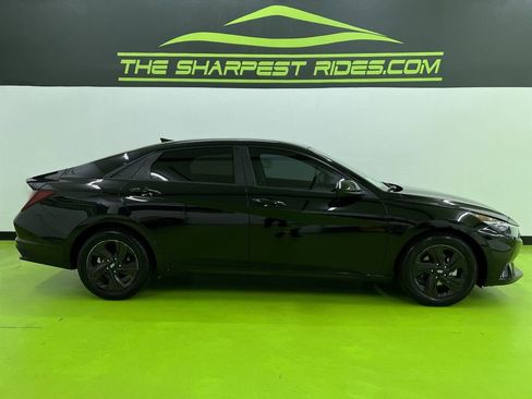 Used 2021 Hyundai Elantra SEL w/ Convenience Package FWD image 11