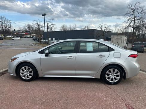 Used 2024 Toyota Corolla LE image 2