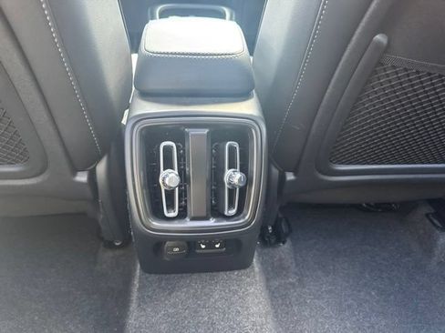Used 2025 Volvo XC40 B5 Core AWD/4WD image 17