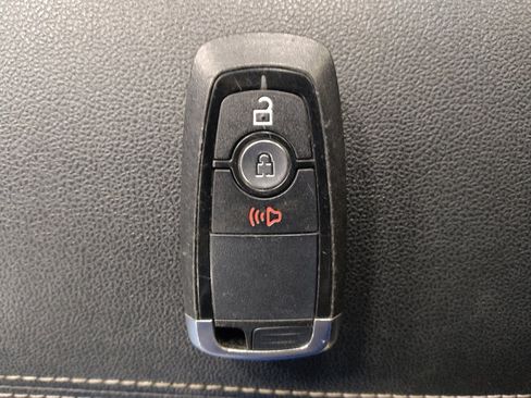 Used 2020 Ford Escape SE image 32