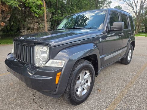 Used 2011 Jeep Liberty Sport w/ Popular Equipment Group AWD/4WD image 2