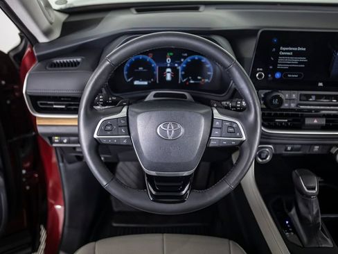 Used 2025 Toyota Grand Highlander AWD image 28