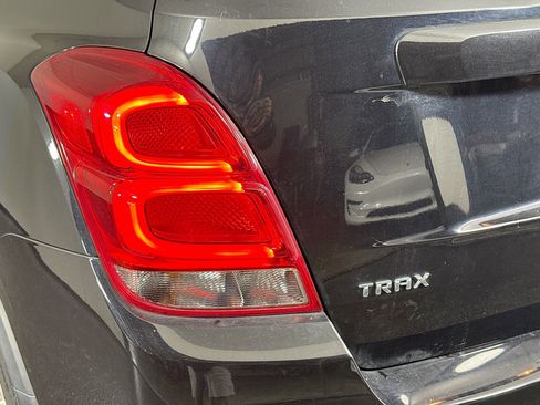 Used 2020 Chevrolet Trax LT w/ LT Convenience Package image 36