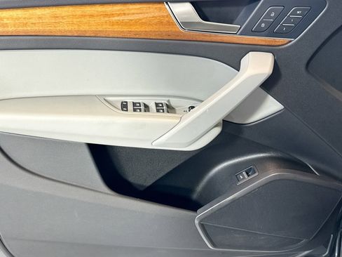 Used 2022 Audi Q5 2.0T Premium w/ Convenience Package image 16