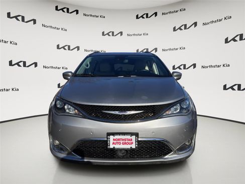 Used 2020 Chrysler Pacifica Touring-L Plus image 6