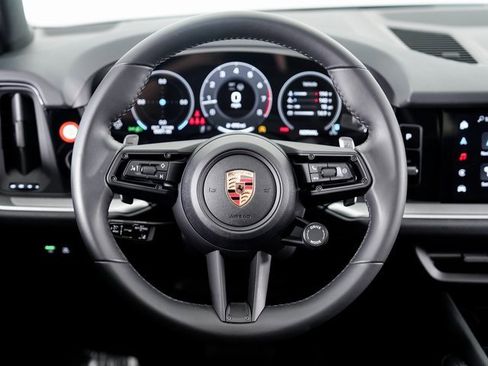 Used 2025 Porsche Cayenne image 13