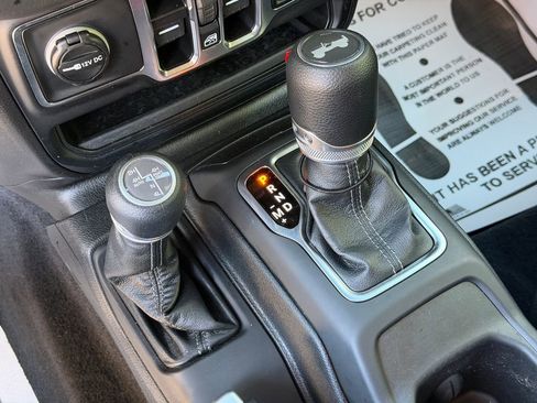 Used 2025 Jeep Wrangler Unlimited Sahara w/ Safety Group image 27