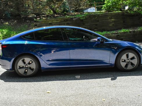 Used 2022 Tesla Model 3 Long Range AWD/4WD image 8