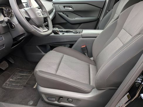 Certified 2026 Nissan Rogue SV AWD/4WD image 10