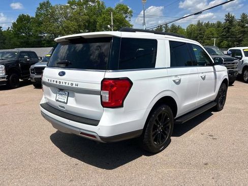 Used 2024 Ford Expedition XLT AWD/4WD image 3