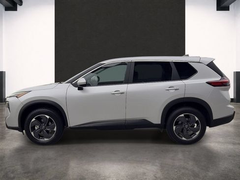 Used 2025 Nissan Rogue SV FWD image 2