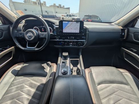 Used 2023 Nissan Pathfinder Platinum w/ Lighting Package (N93) AWD/4WD image 15
