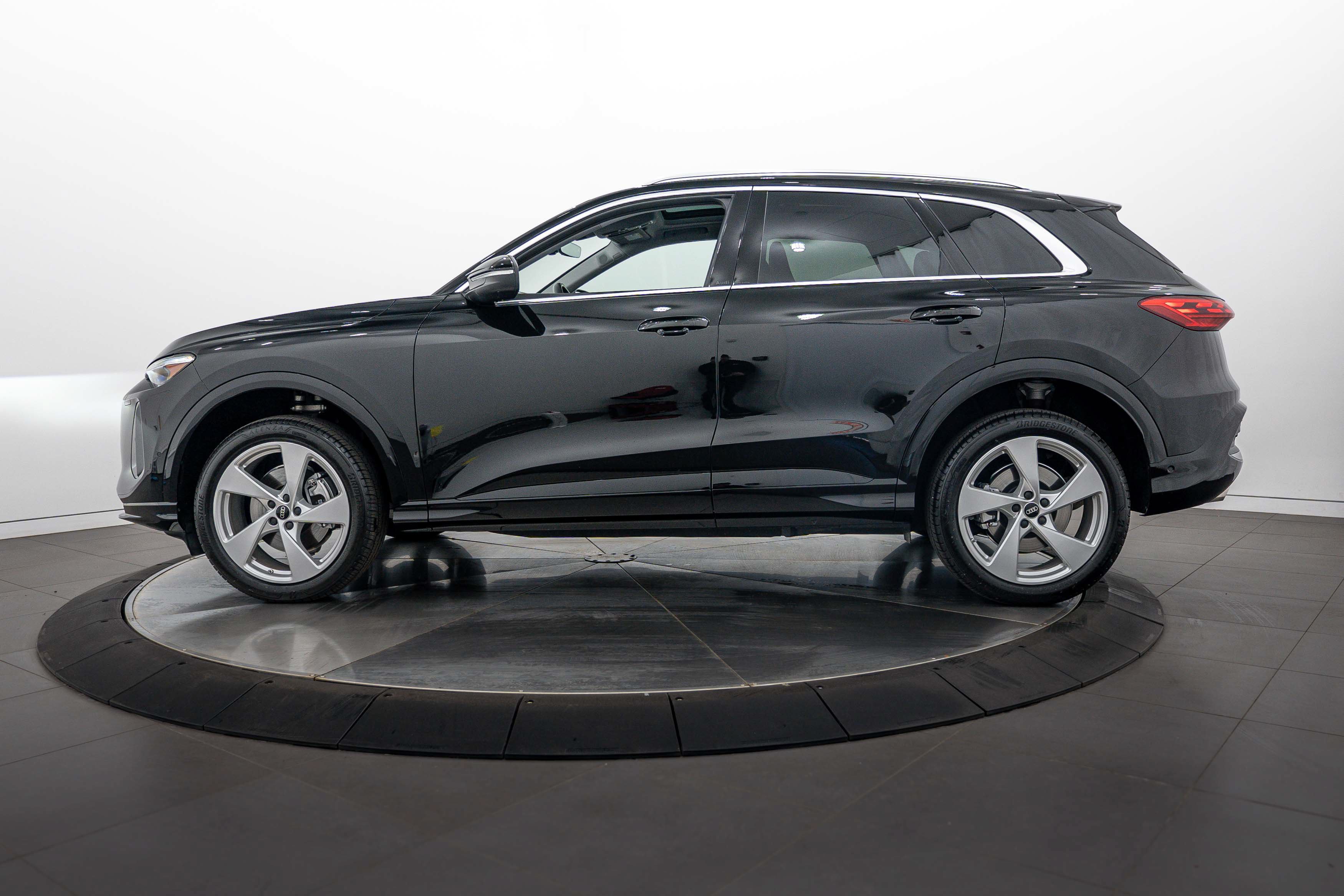 Used 2025 Audi Q5 Premium AWD/4WD image 7