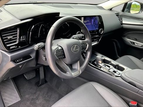 Used 2025 Lexus NX 250 FWD w/ Accessory Package (Z1) image 18