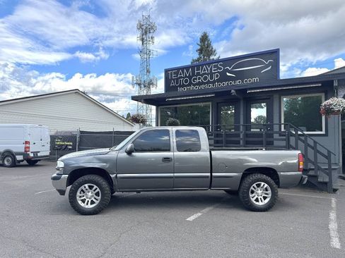Used 1999 GMC Sierra 1500 SL w/ Marketing Option Pkg AWD/4WD image 3