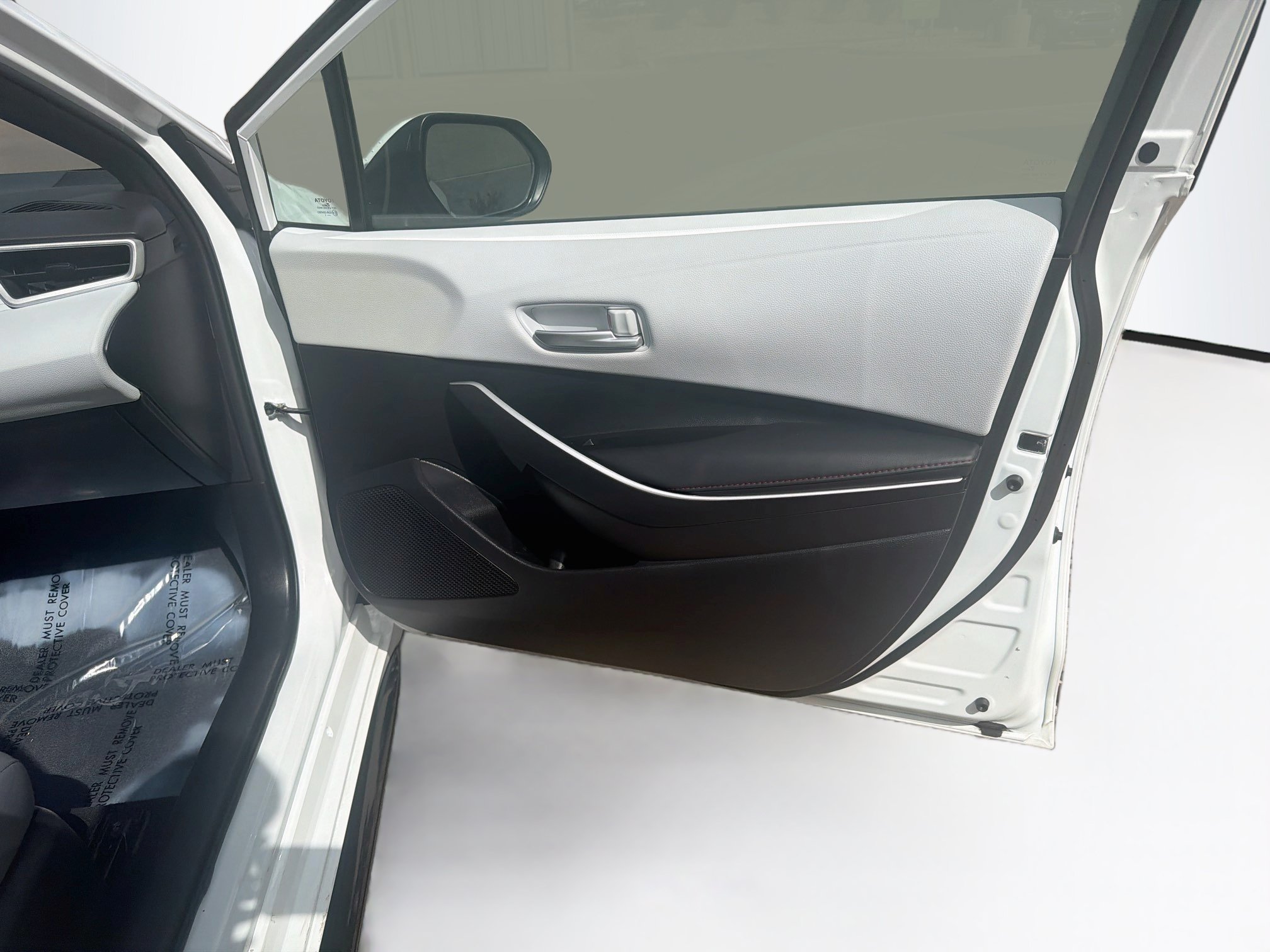 Used 2025 Toyota Corolla SE FWD image 30