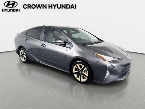 Used 2017 Toyota Prius Three Touring FWD image 4