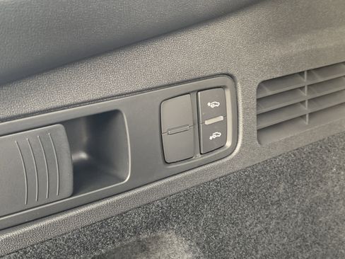 New 2025 Audi SQ5 Premium Plus image 38