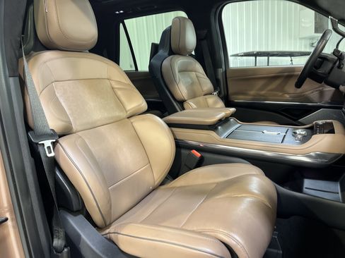 Used 2025 Lincoln Navigator Black Label image 25