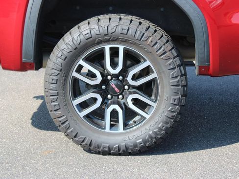 Used 2022 GMC Sierra 1500 AT4 w/ AT4 Preferred Package AWD/4WD image 12