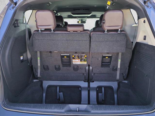 Used 2024 Toyota Sienna Platinum FWD image 6