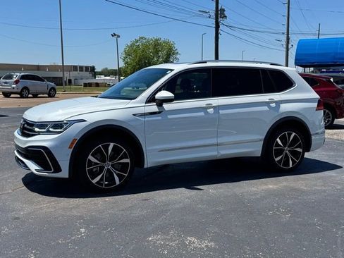 Used 2023 Volkswagen Tiguan SEL R-Line AWD/4WD image 3