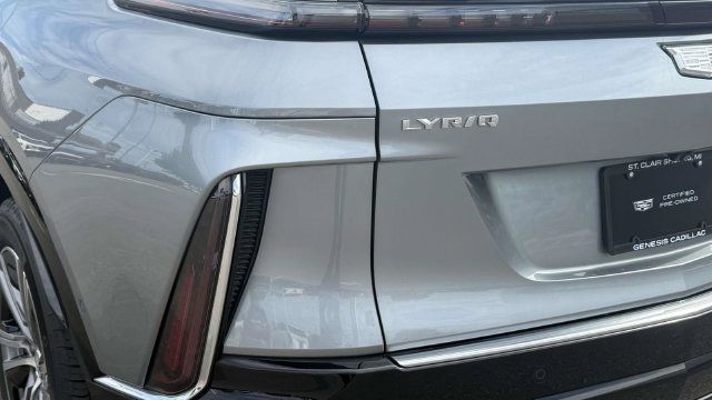Used 2024 Cadillac Lyriq Luxury w/ LPO, Floor Liner Package AWD/4WD image 9