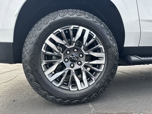 New 2026 Chevrolet Suburban Z71 image 19