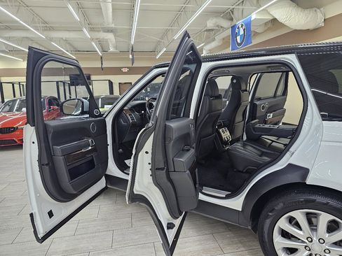 Used 2016 Land Rover Range Rover HSE image 17