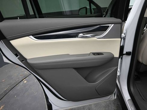 Used 2024 Cadillac XT6 Premium Luxury w/ Technology Package AWD/4WD image 19