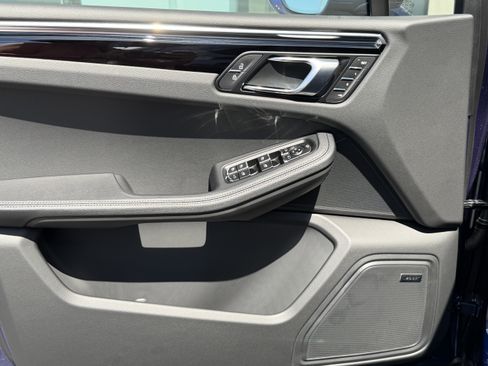New 2026 Porsche Macan image 19